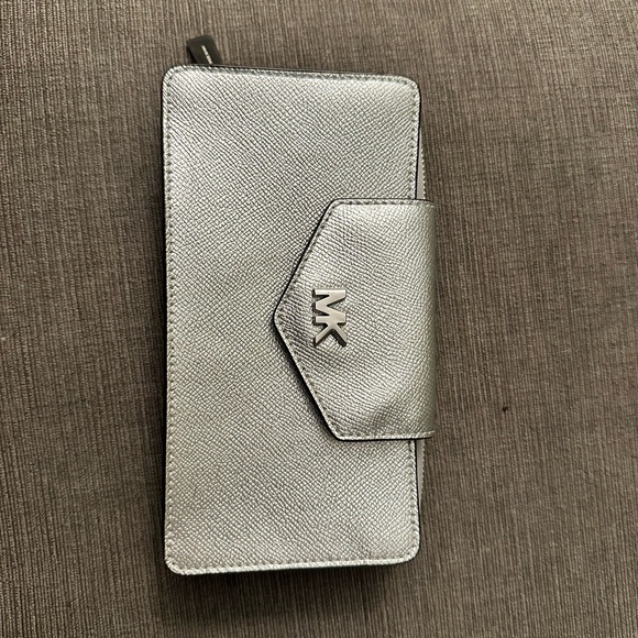 Michael Kors convertable clutch crossbody bag - Picture 1 of 5